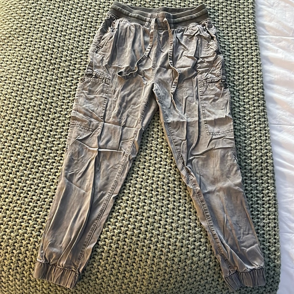 Aerie/ American Eagle dark grey cargo pants; size small.